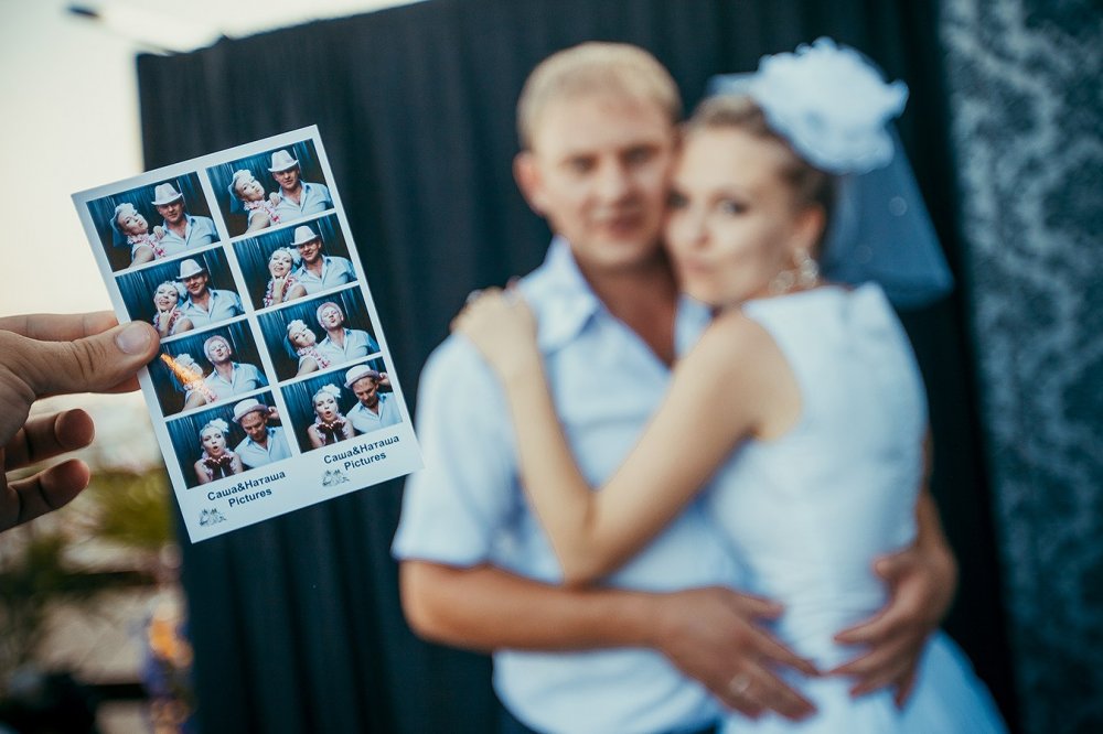 Фотобудка "DreamBox" станет прекрасным дополнением к вашему праздничному событию будь то свадьба, юбилей, презентация или корпоративный праздник.

Увлекательный процесс затянет как молодых, так и более взрослых гостей.